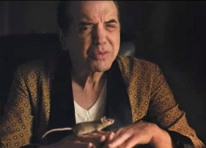 Chazz Palminteri as Raymond Patriarca with his pet mouse in Vault